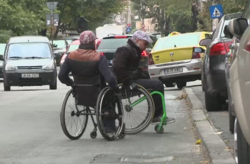 Avocatul Poporului s-a sesizat dupa un reportaj ProTV. Institutiile fara rampa pentru cei cu dizabilitati vor fi verificate