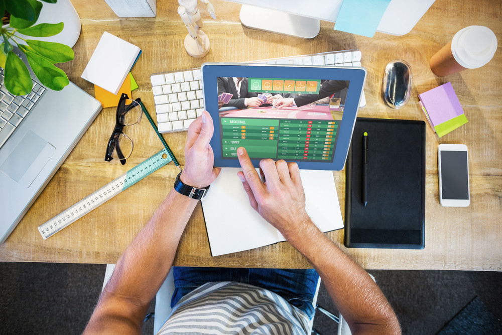 "E ca si cum statul iti interzice sa intri in magazin, in loc sa-l inchida". Ce spun avocatii despre amenzile pentru pariori