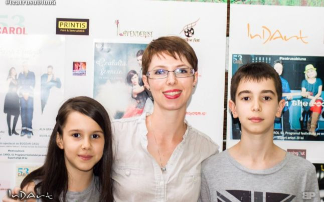 Doi copii din Bucuresti fac scoala acasa, din cauza problemelor din invatamant. De ce a luat mama lor aceasta decizie