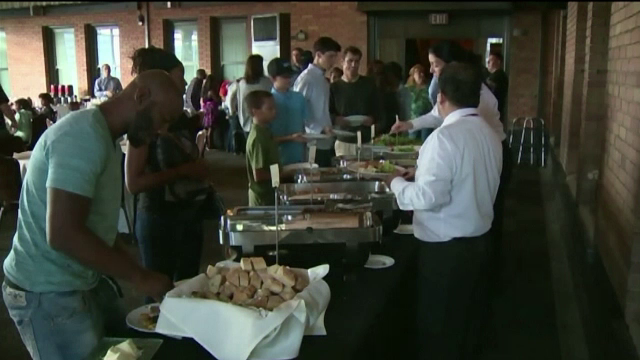 Mirele s-a razgandit in ultima clipa, iar familia fetei a luat o decizie surprinzatoare. Pe cine a chemat in locul nuntasilor