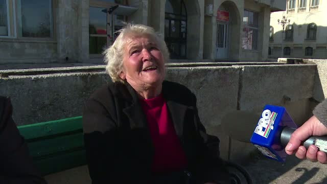 Suparati ca orasul lor va primi refugiati, localnicii din Campulung s-au pus pe protestat. "Nu am incredere in oamenii aia"