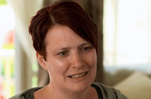 O femeie a devenit prima persoana din Marea Britanie care si-a donat un rinichi unei straine, dupa un apel pe Facebook