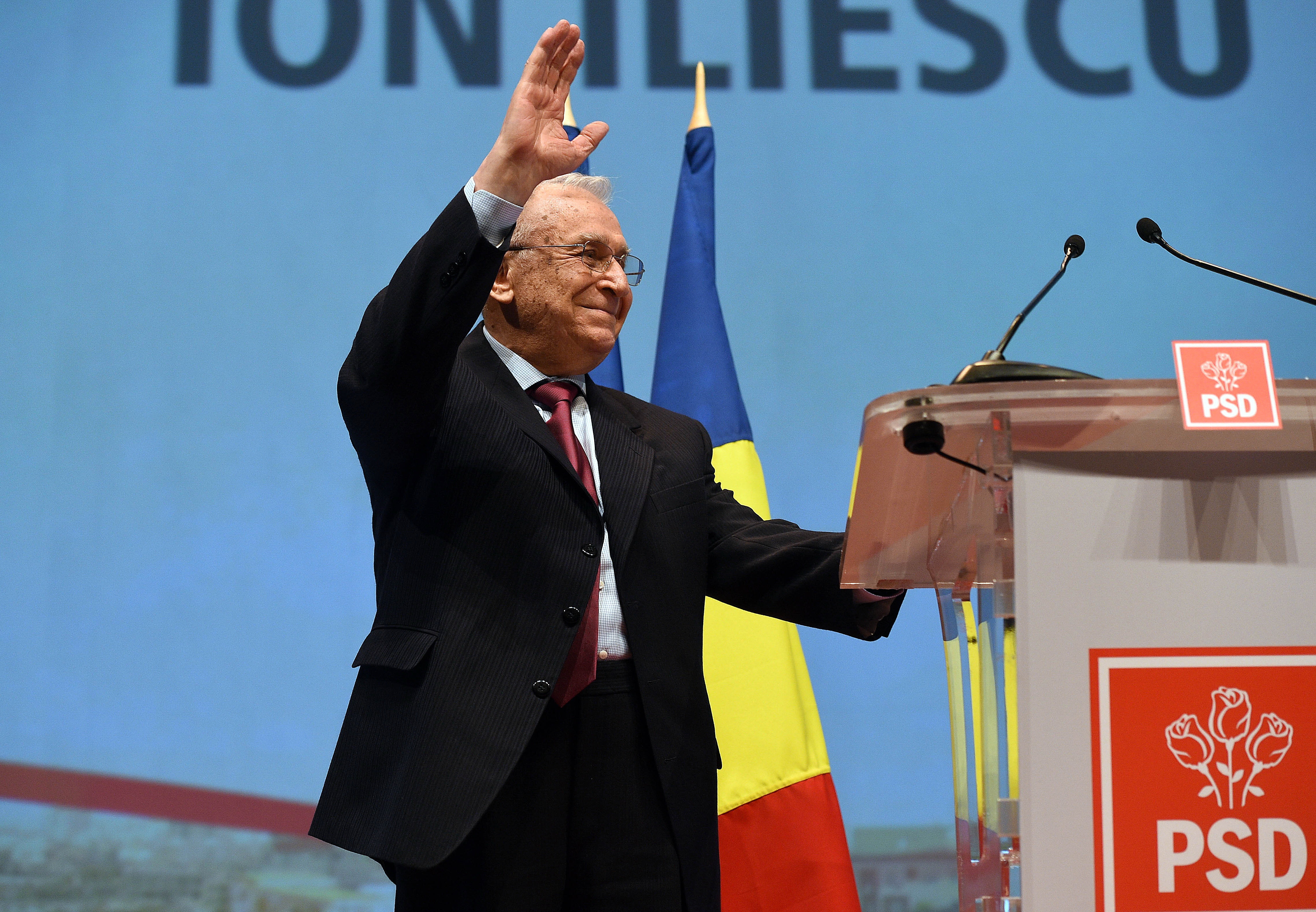 Proiect de lege al PSD. Tăriceanu și Iliescu ar putea sta acasă dacă vor fi condamnați la închisoare