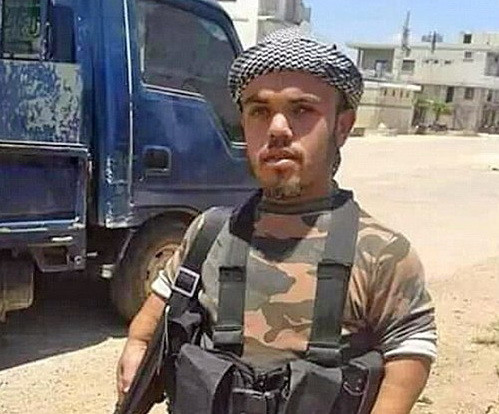 "Al Chihuahua", jihadistul de 91 de cm inaltime care lupta pentru Al-Qaeda. Fotografiile publicate online