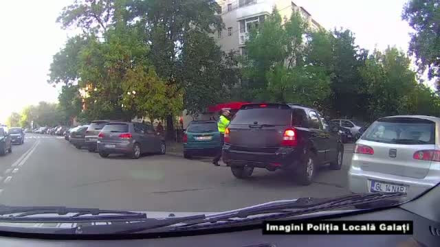 Prins fara permis de conducere si baut la volan, un sofer din Galati a vrut sa-i mituiasca pe politisti: Iti da domnul ceva?