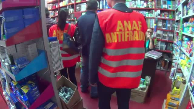 15 centre comerciale din toata tara, verificate de ANAF. Inainte de controale, Fiscul a trimis in magazine "spioni"