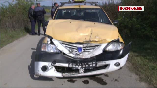 Un taximetrist a scapat ca prin minune cu viata, dupa ce masina sa a fost lovita de tren. Trecerea era nesemnalizata