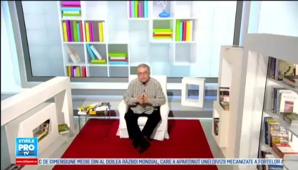 Omul care aduce cartea: Adriana Bittel, Fototeca. Tema cu variatiuni