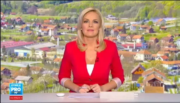 Stilistii le-au readus zambetul pe buze. Cum arata aceste femei din satele romanesti dupa ce sunt machiate profesional