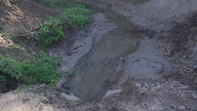 Un barbat din Dambovita a murit dupa ce a cazut intr-o groapa nesemnalizata. Familia cauta dreptate in instanta