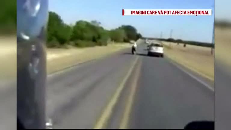 Un sofer din SUA ar fi lovit intentionat cu masina un motociclist, care voia sa il depaseasca. Momentul a fost filmat. VIDEO