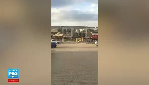 Transport de tancuri pe calea ferata. Imaginile surprinse de un utilizator Stirile ProTV. VIDEO