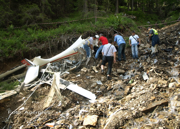Un avion de mici dimensiuni s-a prabusit intr-o padure din Vaslui. Ce au descoperit anchetatorii la fata locului