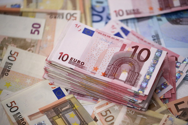 Compania din Romania care ofera angajatilor un bonus de 600 de euro. Are sapte fabrici in toata tara