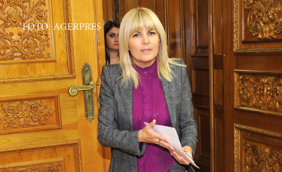 Elena Udrea a stat 7 ore in Parlament pentru a-si citi noul dosar de coruptie. Cine a denuntat-o pe fosta sefa a Turismului