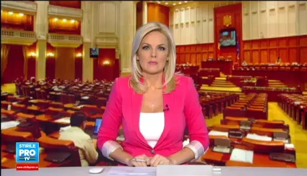 Elena Udrea a stat 7 ore in Parlament pentru a-si citi noul dosar de coruptie. Cine a denuntat-o pe fosta sefa a turismului