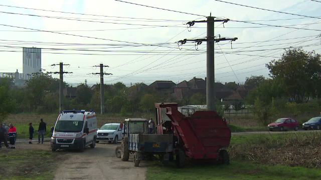 Un politist din Alba a murit electrocutat pe camp, unde recolta porumbul. Ce s-a intamplat in clipa in care a atins combina