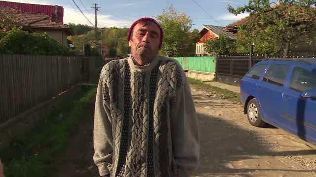 Sotia si cei 4 copii ajunsesera sa doarma in cotetul gainilor, cand sotul se imbata si ii lua la bataie. Ce risca acum