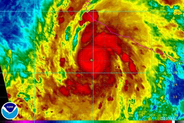 Cel mai puternic uragan din istoria Americii, in IMAGINI. Vantul a suflat cu 325 km/h, a smuls copaci si a rasturnat masini