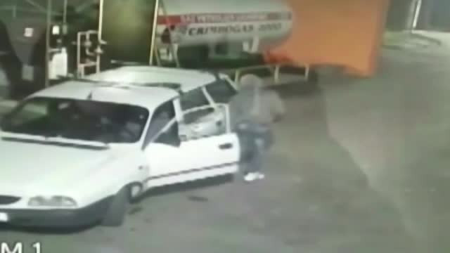 Ce a facut un adolescent de 18 ani, care stia ca vecinul nu isi incuie autoturismul. Acum risca pana la 7 ani inchisoare