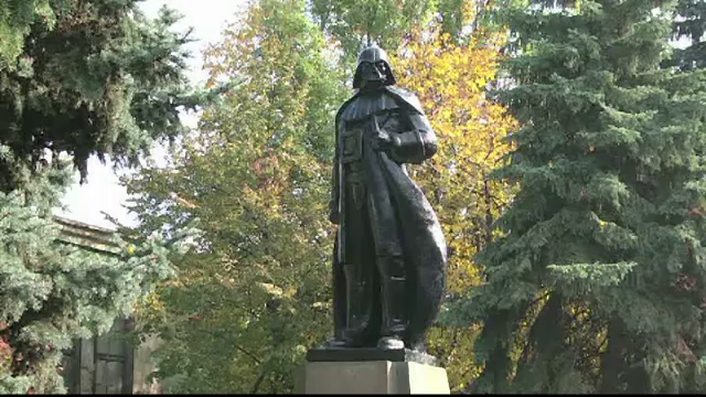 Lenin, transformat in Darth Vader, pentru "desovietizarea" Odessei. Cum arata creatia realizata de un artist ucrainean