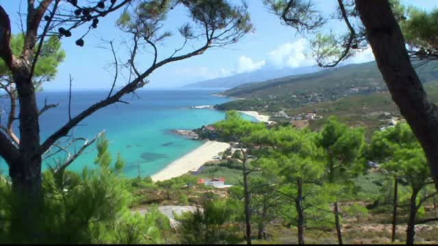 Misterul insulei grecesti Ikaria: toti localnicii traiesc peste 80 de ani, iar foarte multi trec de 100. Stilul lor de viata