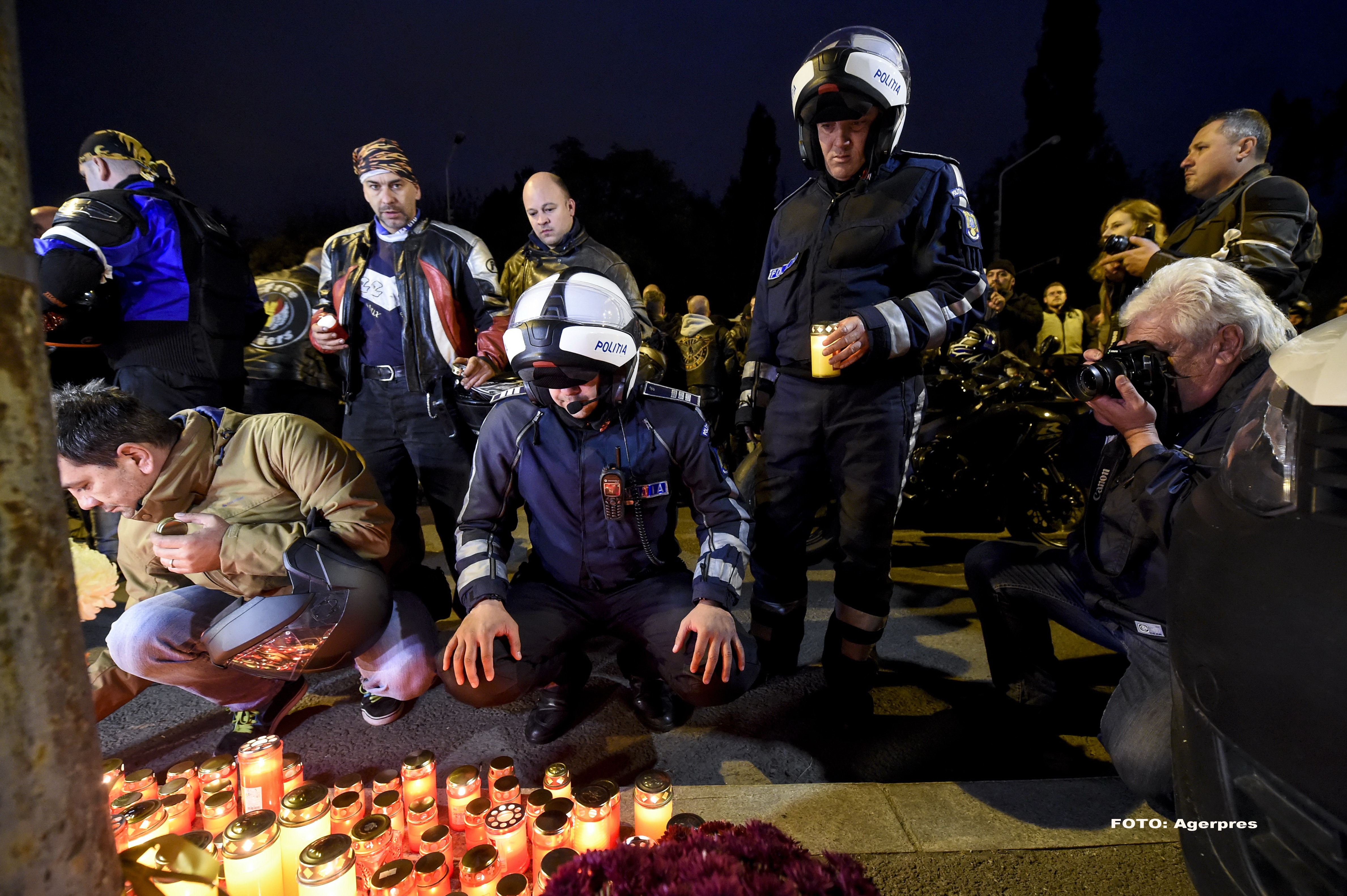 Aproximativ 500 de motociclisti s-au adunat intr-un mars al tacerii, in memoria politistului mort. Oamenii vor raspunsuri