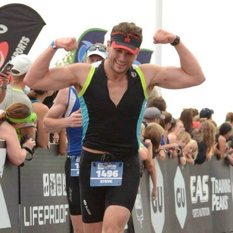 Un tanar din SUA a atras toate privirile femeilor la maratonul din Chicago. Ce mesaj si-a scris pe spate