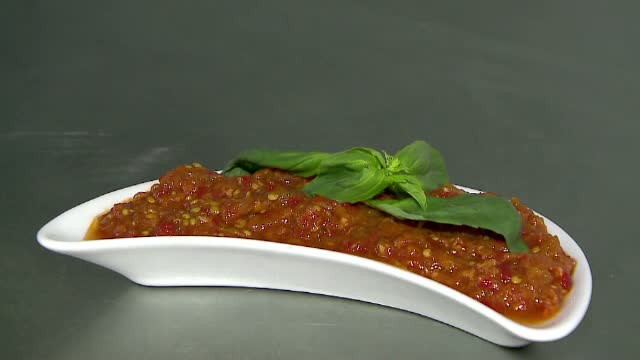 Renuntati la clasicele conserve din legume si incercati zacusca de peste. Retetele celor mai buni bucatari de pe litoral