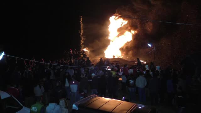 SFANTUL DUMITRU, traditii si obiceiuri. In Dambovita, oamenii au plecat acasa cu carbuni din Focul lui Sumedru