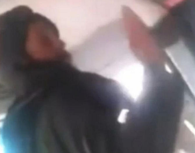 "Multi spun ca talibanii sunt canibali". Imaginile infioratoare surprinse de o studenta afgana intr-un autobuz: VIDEO