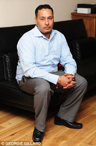 Durerile ingrozitoare prin care a trecut dupa ce l-a muscat un paianjen. Cum arata gatul lui imediat dupa incident. FOTO