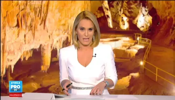 Atmosfera de poveste in Pestera Romanesti. Peste 4.000 de oameni au venit la traditionalul concert al Filarmonicii Banatului