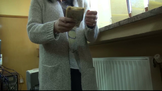 O batrana de 75 de ani, jefuita de banii de inmormantare. Metoda prin care a fost pacalita de doua femei