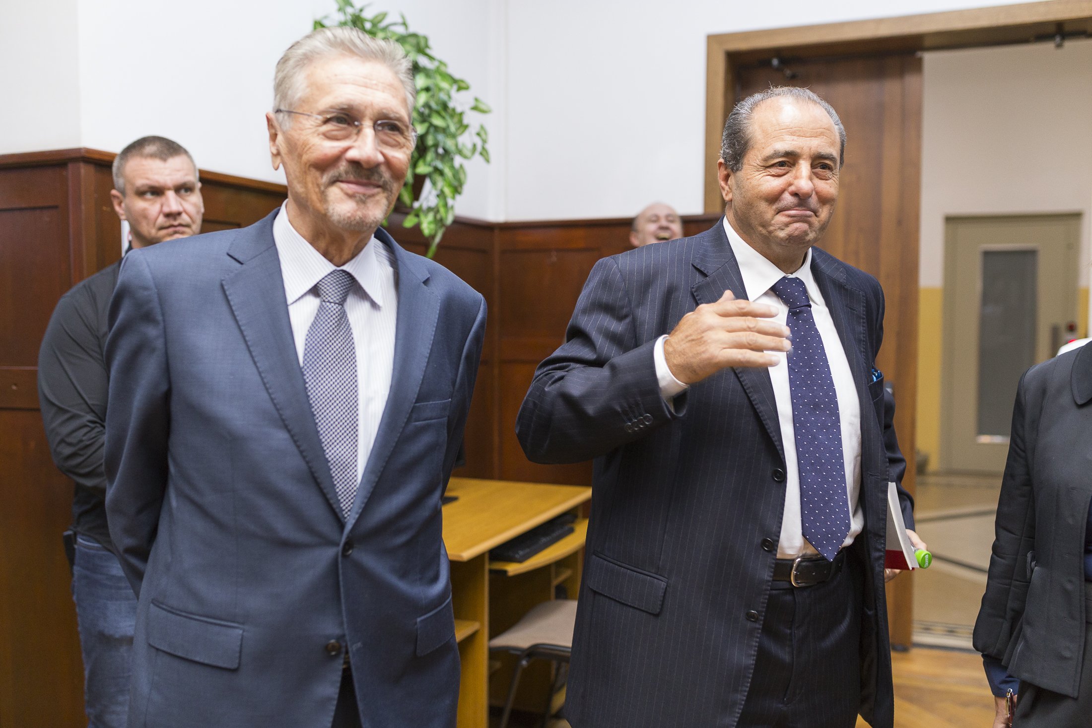 Antonio di Pietro, Emil Constantinescu