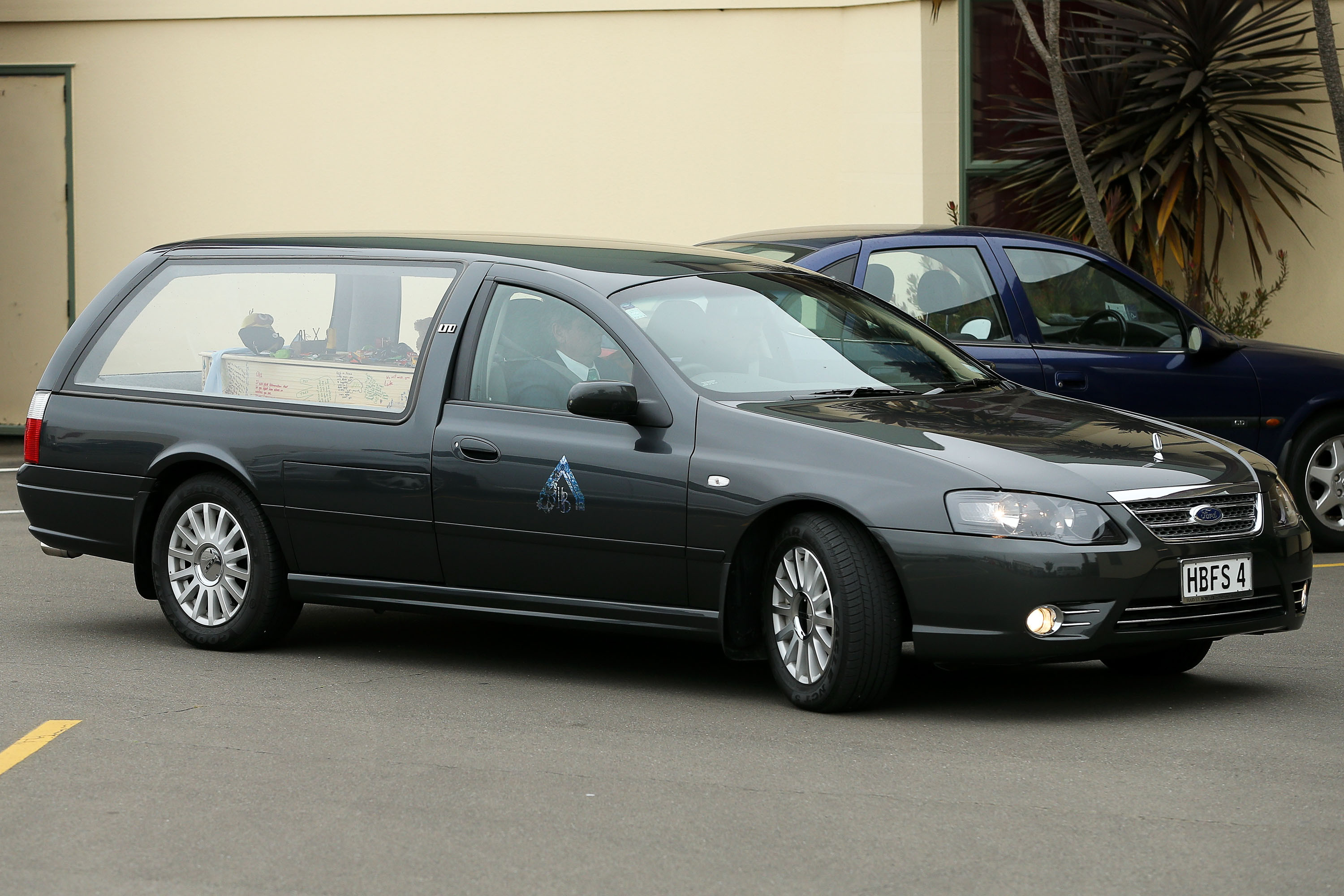 Au oprit o masina funerara si au ramas socati cand au vazut ce se ascunde in ea. Captura facuta de politistii din Rusia