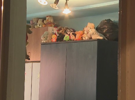 Isi batea sotia si cei 5 copii zilnic. Vecinii nu au mai putut indura si au anuntat politia, iar barbatul a fost retinut