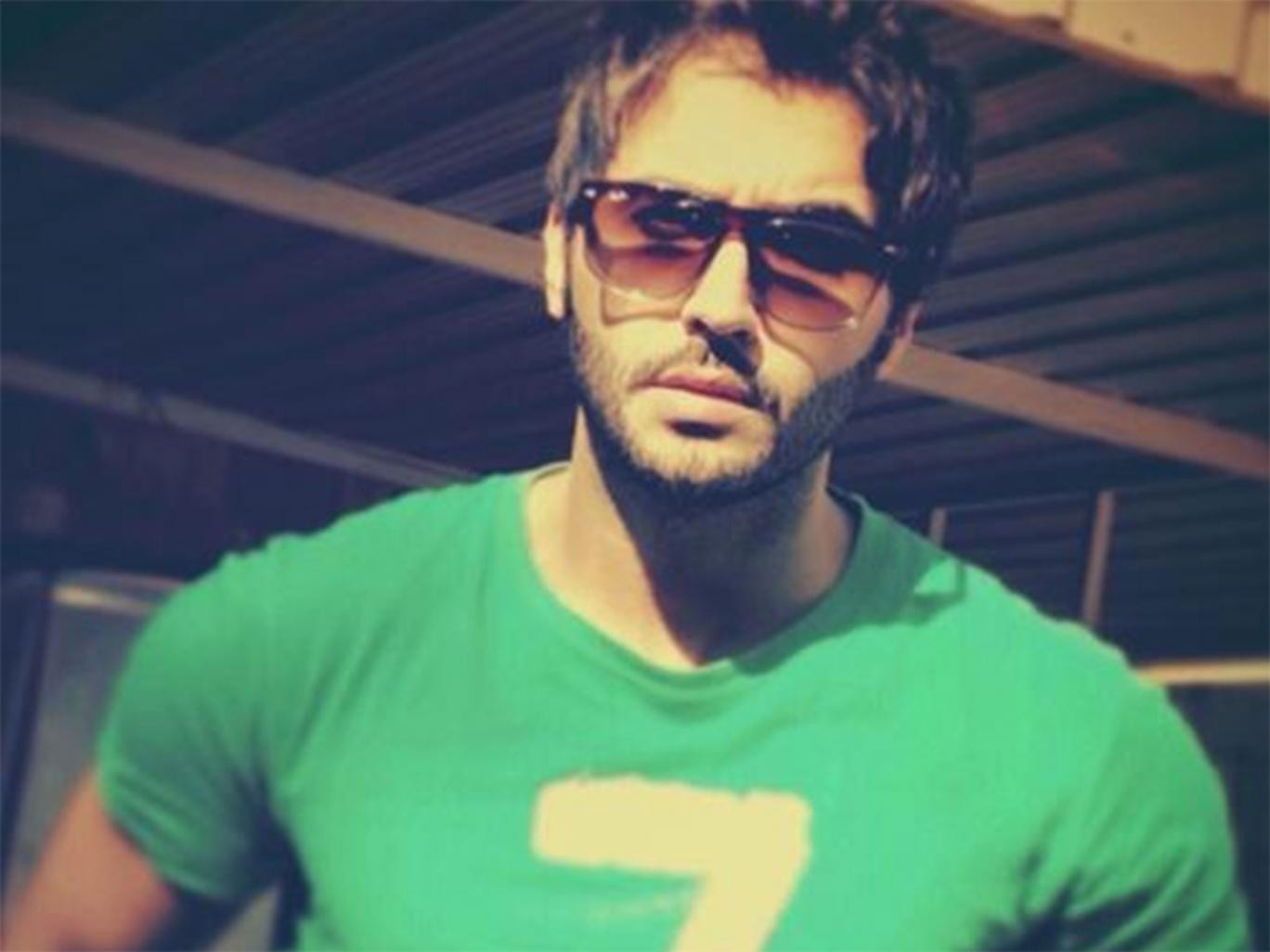 Actor saudit, arestat de politia religioasa pentru ca a facut poze cu fanele, intr-un mall. Totul a fost filmat