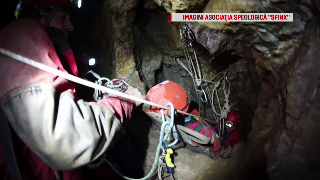 Exercitiu spectaculos de salvare in Apuseni. Misiunea dificila la care au luat parte 60 de speologi din toata tara