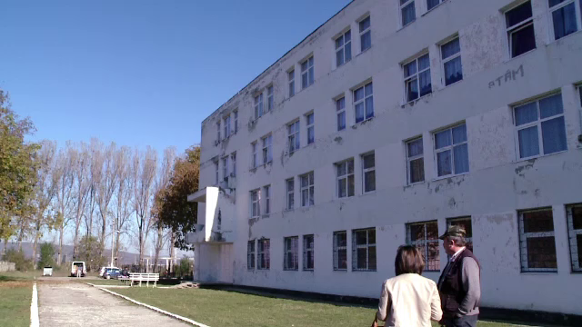 Elev din Fagaras, in stare grava, dupa ce a cazut de la etajul doi. Tanarul ar fi fost sub influenta halucinogenelor