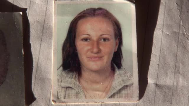 Romanca de 23 de ani, executata de fostul iubit italian, sub ochii fetitei lor. Familia nu are bani sa-i aduca trupul in tara