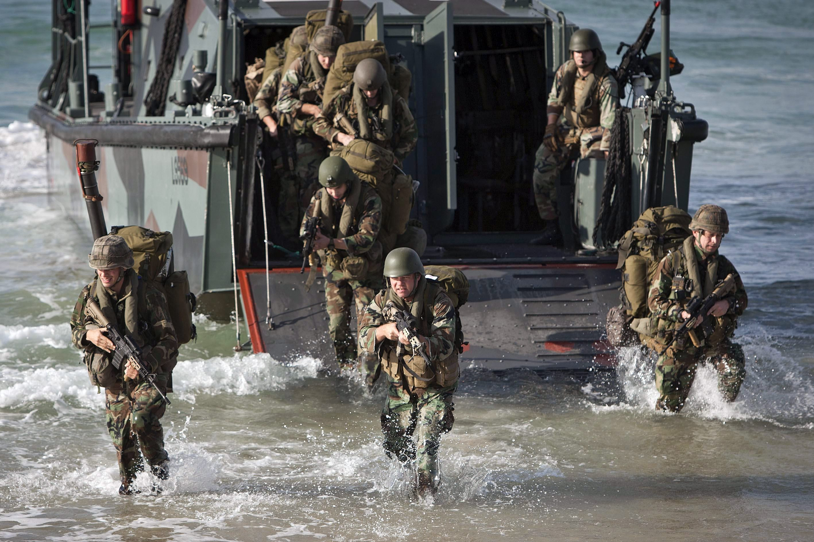 Wall Street Journal: NATO analizeaza posibilitatea suplimentarii trupelor in apropierea granitelor Rusiei