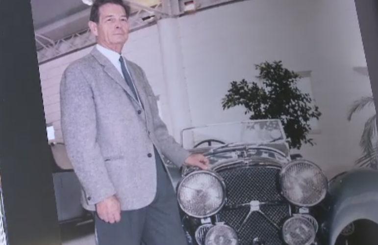 ''Istoria intortocheata a jaguarului albastru'', cartea care ne spune povestea uneia dintre masinile iubite de Regele Mihai