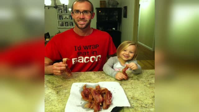 "Je suis bacon" si "Free Bacon". Cum a fost ironizat pe internet anuntul OMS cu privire la pericolul carnii procesate