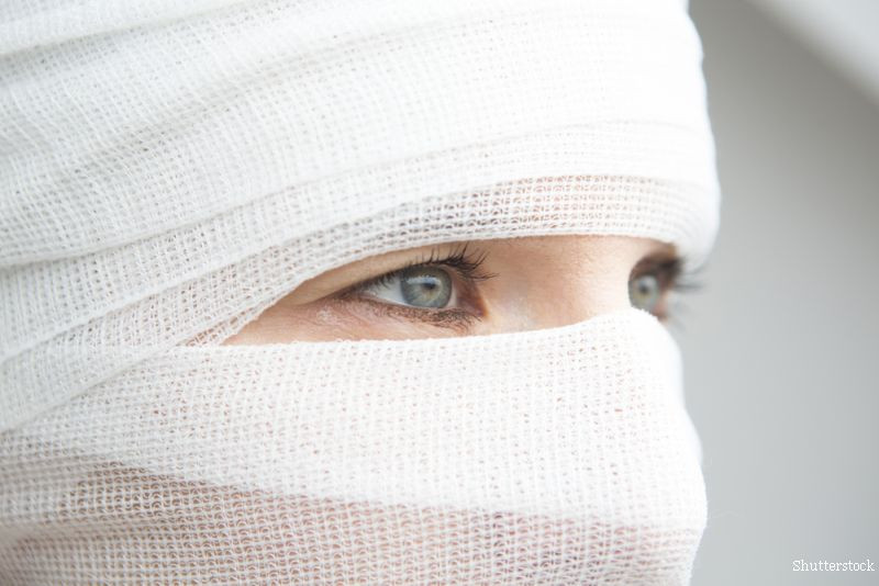 "Sotul meu mi-a cumparat un corp nou la 40 de ani". Cum arata o femeie dupa operatii estetice in valoare de 8000 de lire