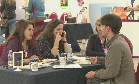 Companiile din Romania cauta specialisti in IT si agenti de vanzari. La cat poate sa ajunga salariul