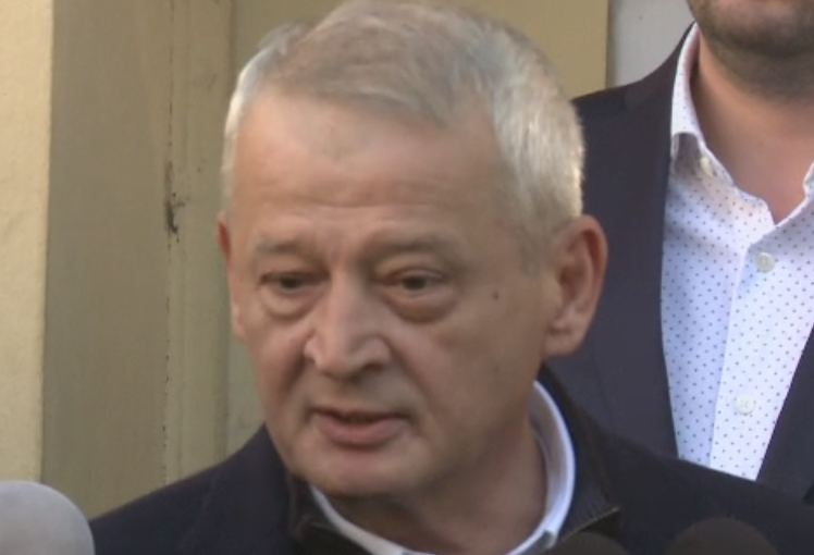 Incident la tribunal, in procesul lui Sorin Oprescu. Cine trimitea din sala mesaje in timp real catre denuntatori