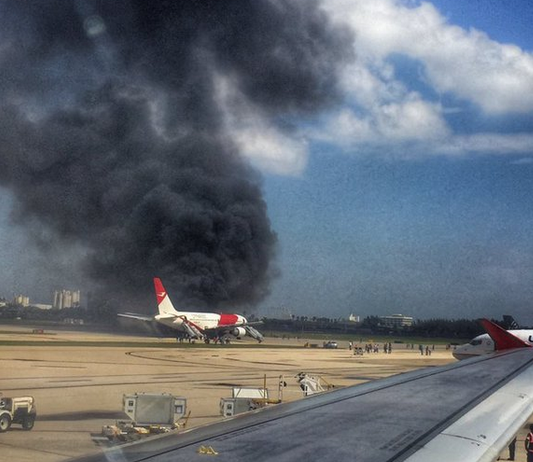 Un Boeing 767 a luat foc inaintea decolarii de pe aeroportul Fort Lauderdale, Miami. Sapte pasageri sunt raniti. VIDEO