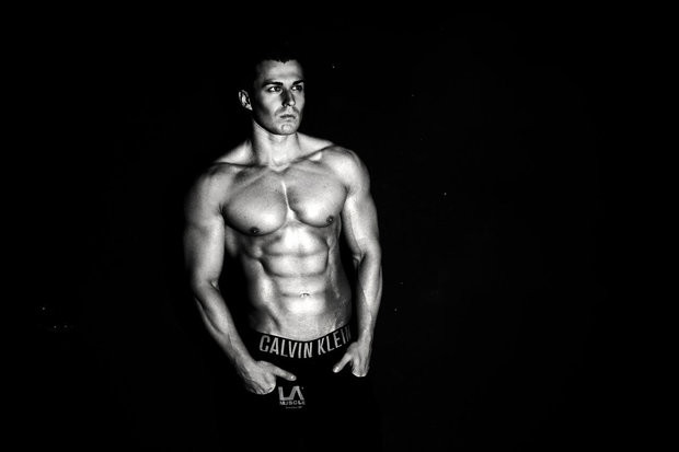 Cum sa ai un corp bestial antrenandu-te doar 20 de minute PE SAPTAMANA. Doi gemeni au gasit antrenamentul minune