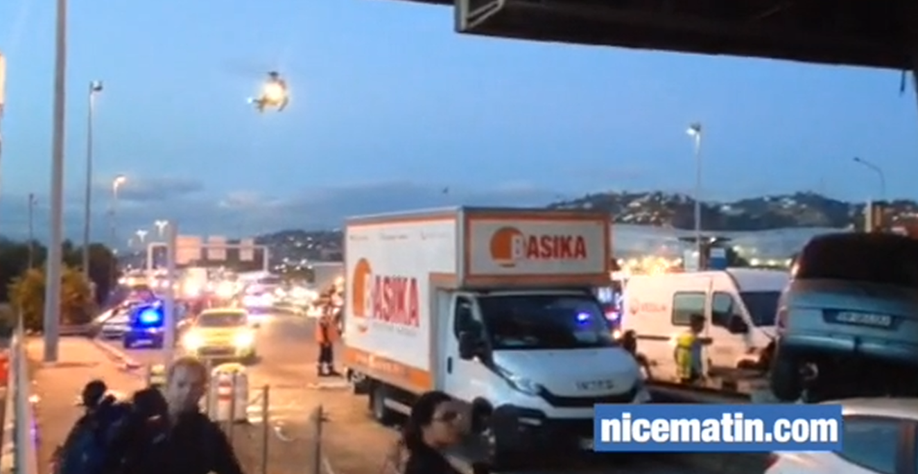 TIR inmatriculat in Romania, implicat intr-un groaznic accident in Franta. 15 masini si doua motociclete au fost lovite